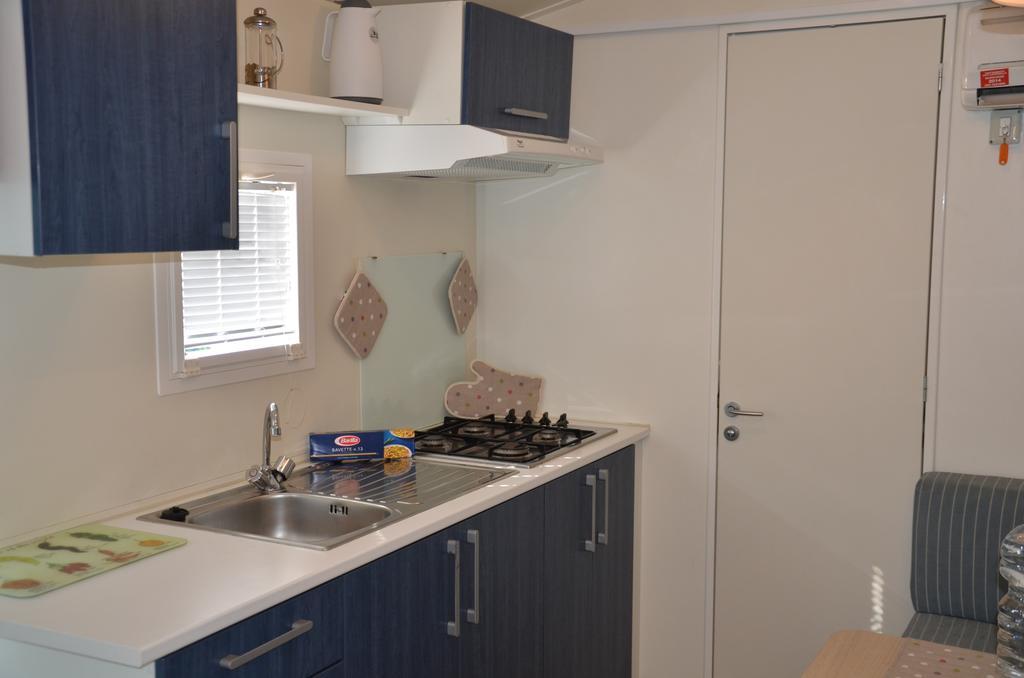 Happy Camp Mobile Homes In Centro Vacanze Bi Village Fazana Ruang foto