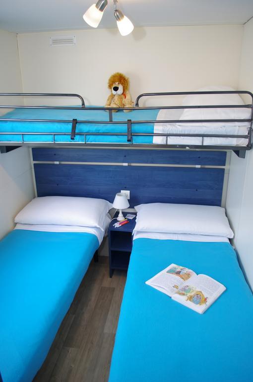 Happy Camp Mobile Homes In Centro Vacanze Bi Village Fazana Ruang foto